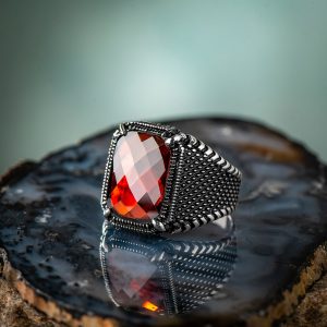 925 Ayar Gümüş Pençeli Kırmızı Zirkon Taşlı Erkek Yüzük