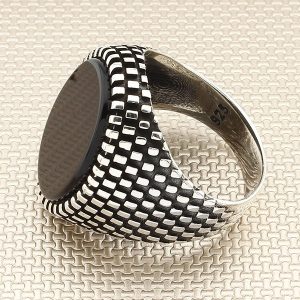 Alternative view of 925 Ayar Gümüş Siyah Düz Oniks Taşlı Nokta Tasarım Erkek Yüzük