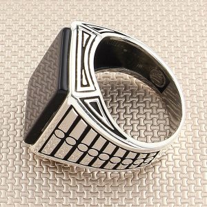 Alternative view of 925 Ayar Gümüş Siyah Oniks Taşlı Dikdörtgen Kasa Usta İşi Erkek Yüzük