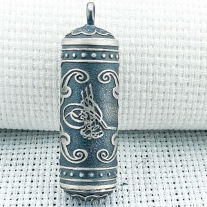 Alternative view of 925 Ayar Gümüş Silindir Model Osmanlı Tuğralı Cevşen Muska Kabı Kolye Ucu